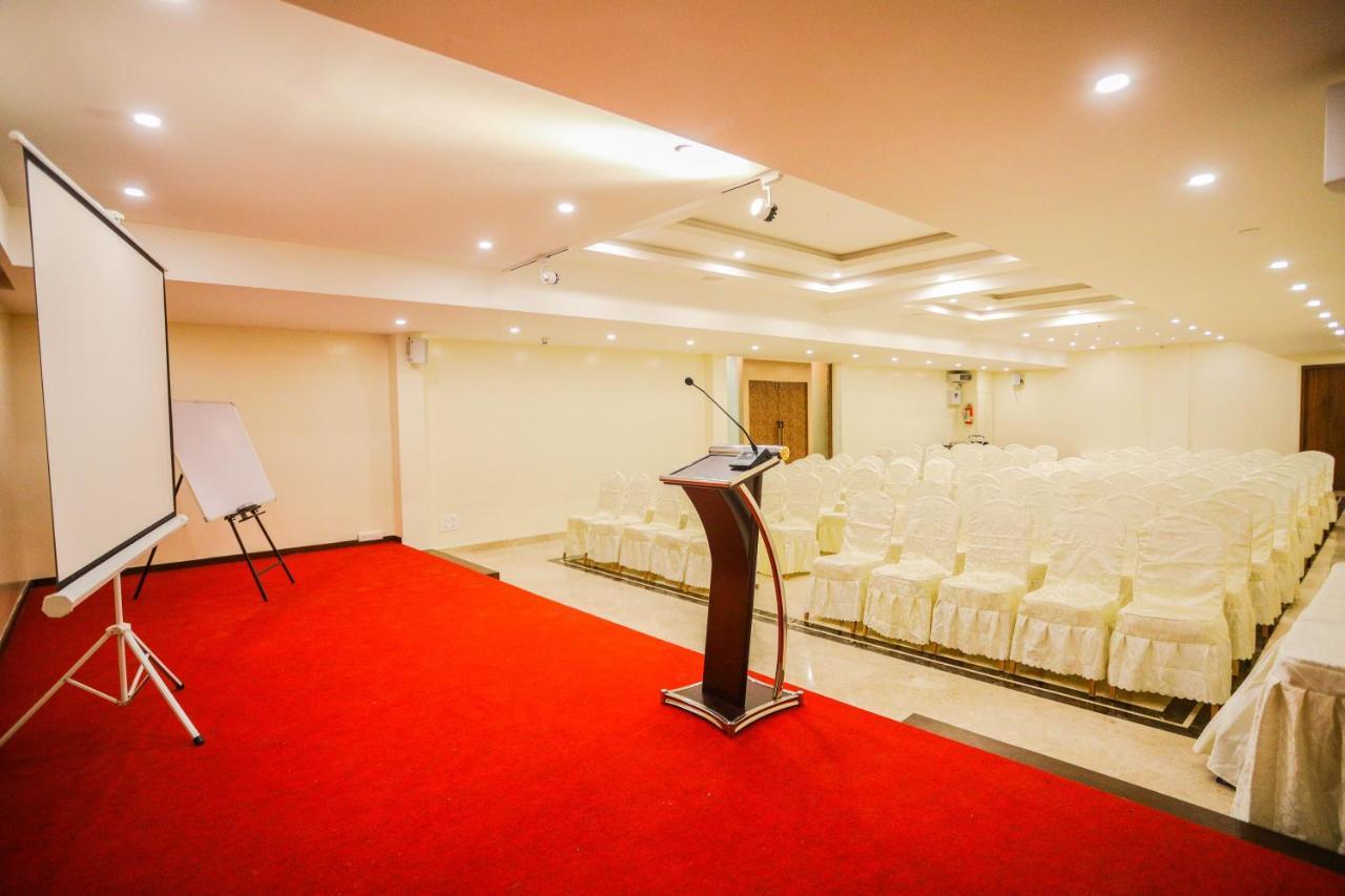 Cliff Embassy Banquet And Suites Shimoga Dış mekan fotoğraf