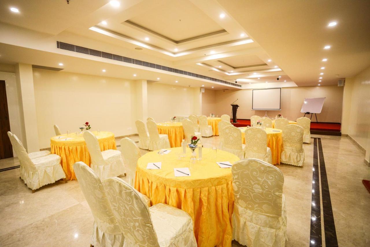Cliff Embassy Banquet And Suites Shimoga Dış mekan fotoğraf