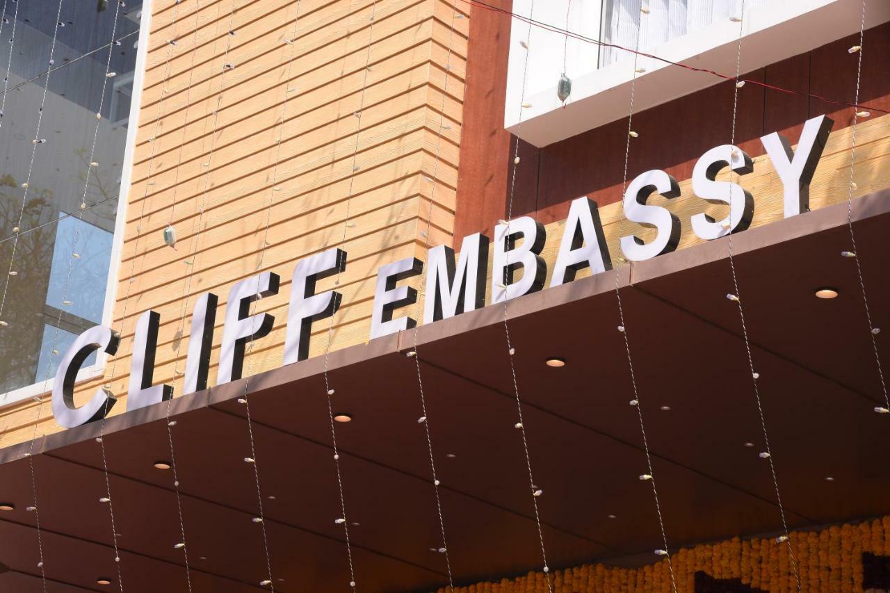 Cliff Embassy Banquet And Suites Shimoga Dış mekan fotoğraf